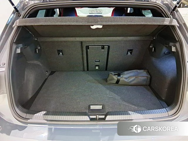 Volkswagen Golf 8th Generation 2025 Серый из Кореи, фото 5