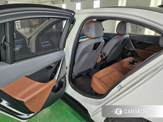 BMW 5 Series (G60) 2025 Белый из Кореи, фото 5