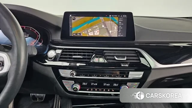 BMW 5 Series (G30) 2020 Белый из Кореи, фото 5