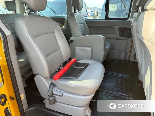 Hyundai The New Grand Starex 2021 Желтый из Кореи, фото 5