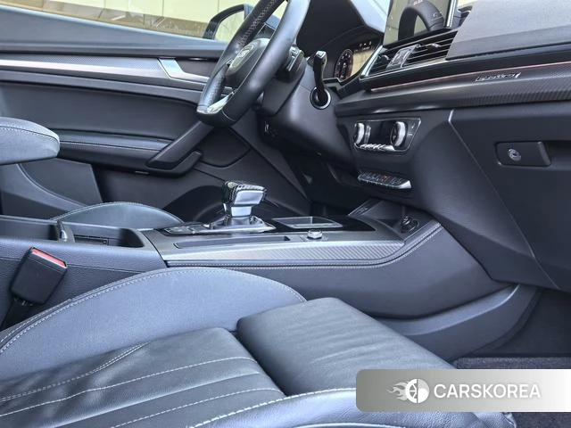 Audi Q5L 2021 Черный из Китая, фото 5