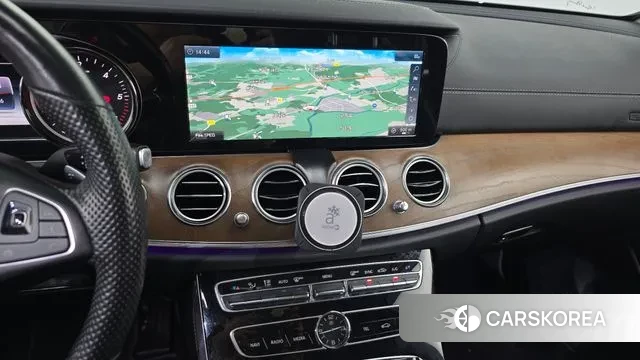 Mercedes-Benz E-Class W213 2018 Белый из Кореи, фото 5