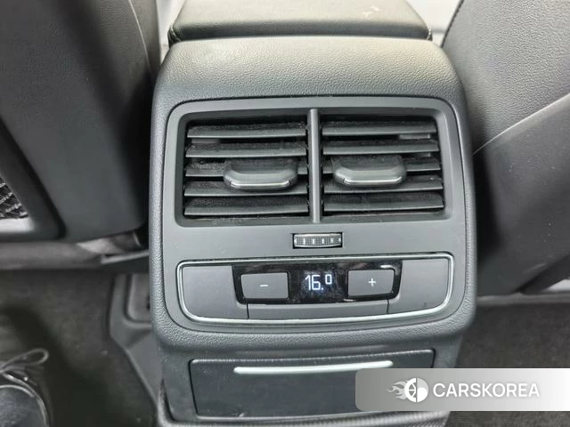 Audi A4L 2021 Темно-серый из Китая, фото 5