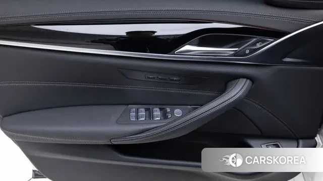 BMW 5 Series (G30) 2022 Белый из Кореи, фото 5