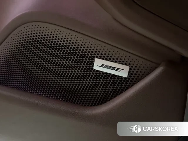 Porsche Taycan 2024 Серебристо-серый из Кореи, фото 5