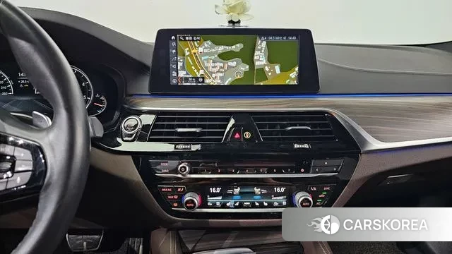 BMW 5 Series (G30) 2018 Синий из Кореи, фото 5