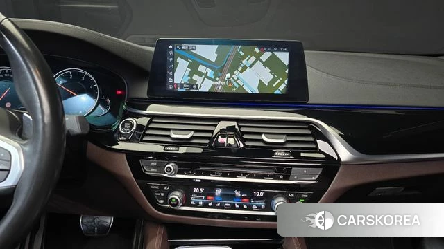 BMW 5 Series (G30) 2018 Белый из Кореи, фото 5