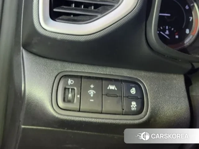 Hyundai Venue 2022 Серебряный из Кореи, фото 5