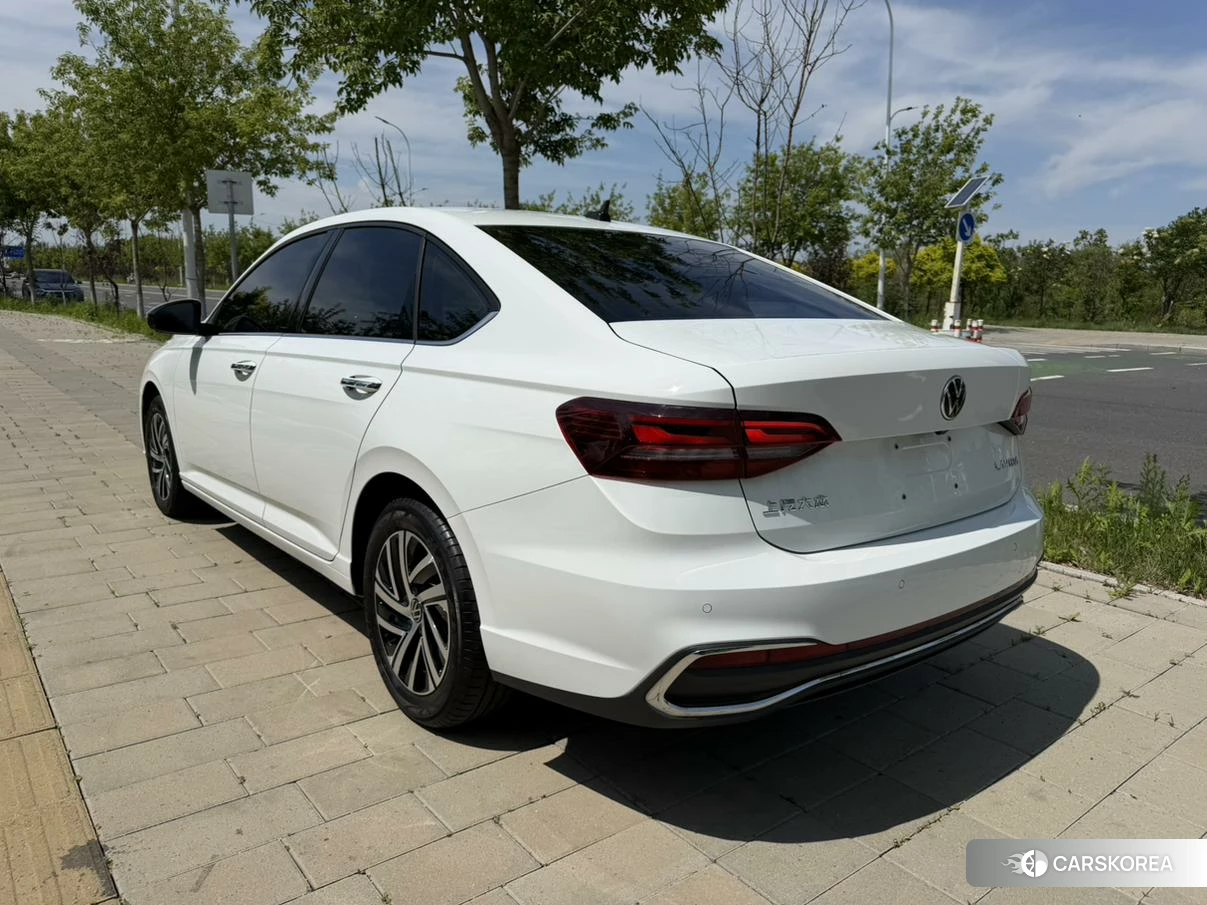 Volkswagen Lavida 2023 Белый из Китая, фото 5