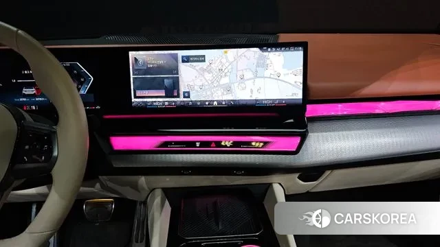 BMW 5 Series (G60) 2023 Белый из Кореи, фото 5