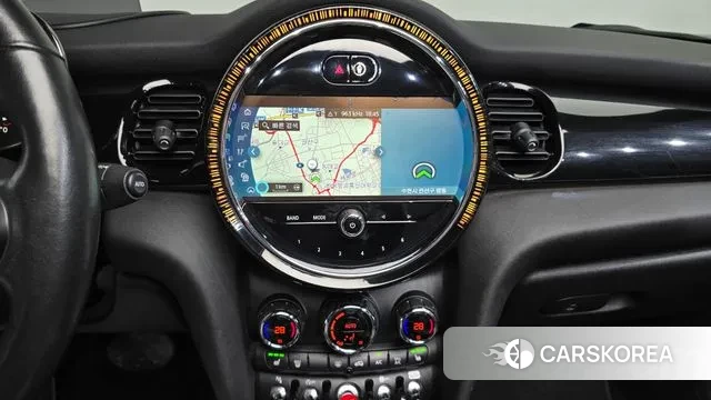 Mini Cooper Convertible 2023 Белый из Кореи, фото 5