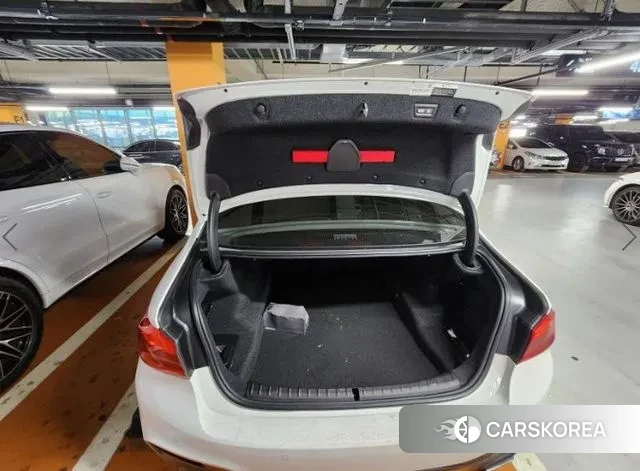 BMW 5 Series (G30) 2018 Белый из Кореи, фото 5