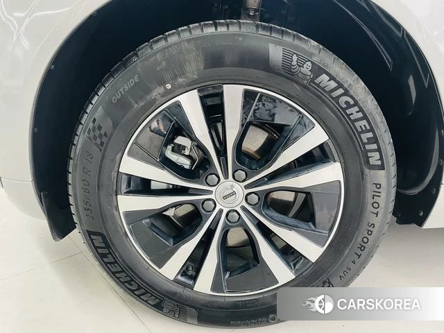Volvo XC60 2024 Серебристо-серый из Китая, фото 5
