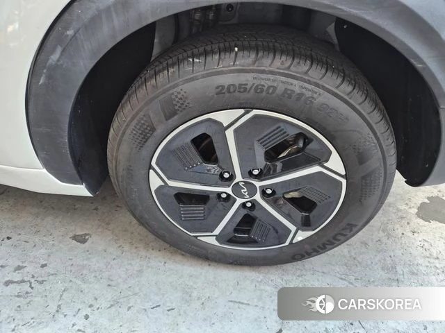 Kia Di Ol Nu Niro 2025 Белый из Кореи, фото 5