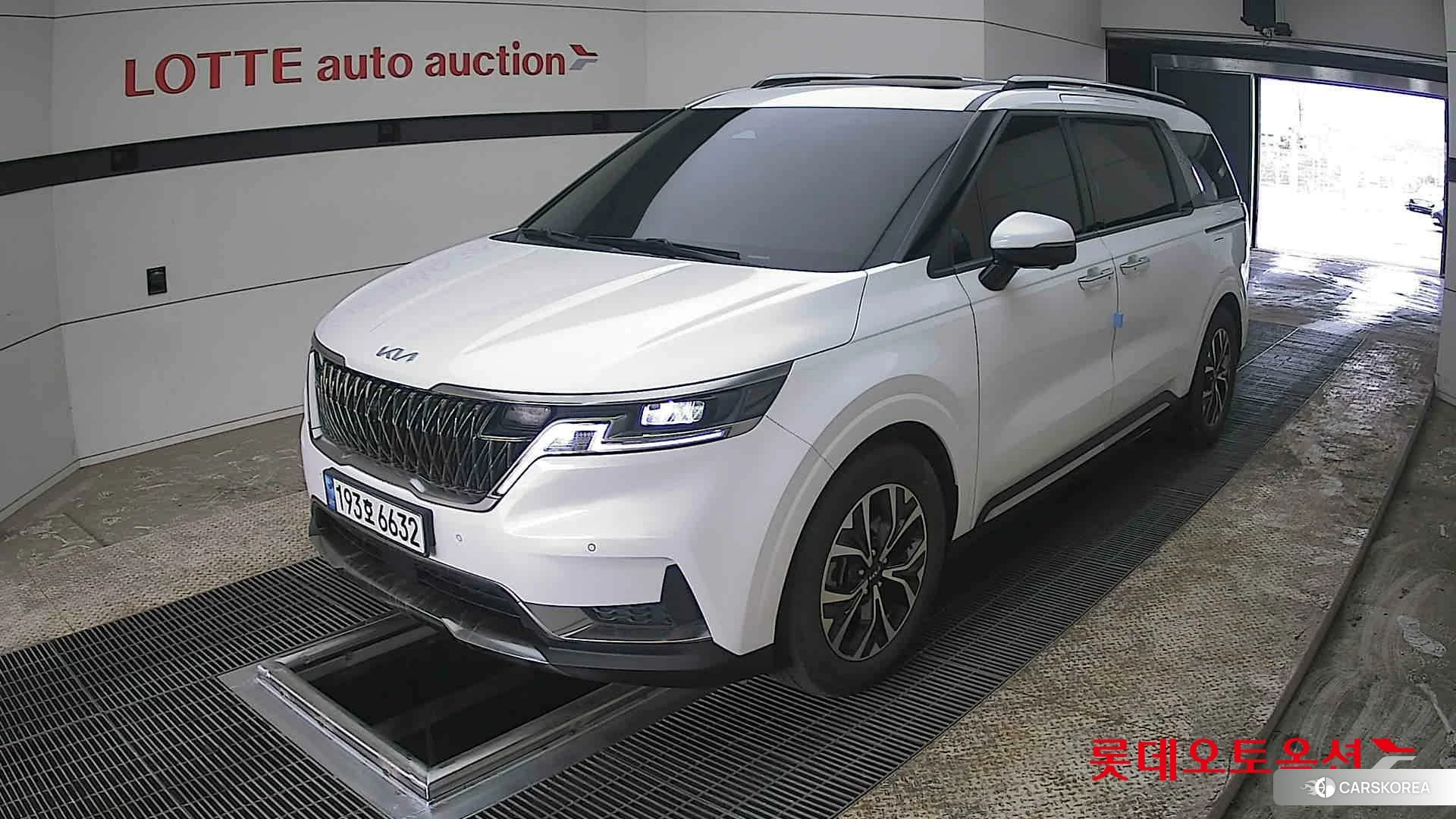 Kia Carnival 2023 Белый из Кореи, фото 5