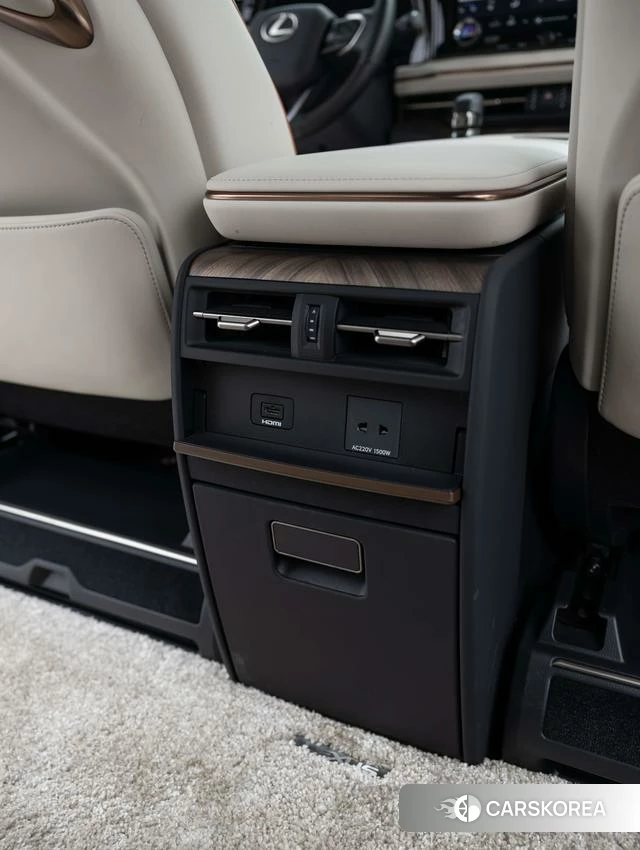 Lexus LM 2025 Черный из Китая, фото 5