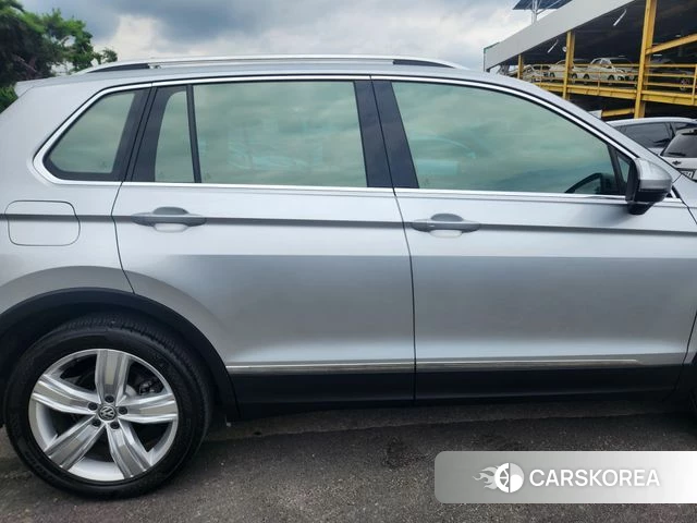 Volkswagen Tiguan second Generation 2020 Серебристо-серый из Кореи, фото 5