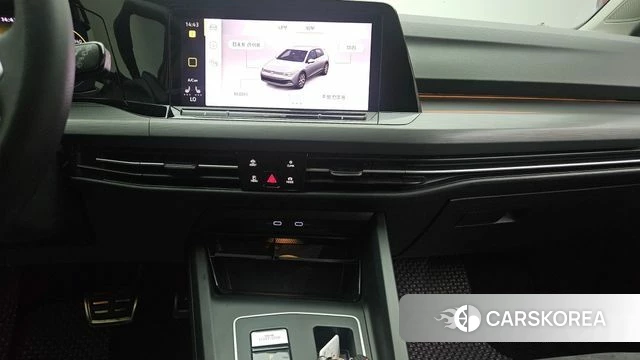 Volkswagen Golf 8th Generation 2022 Белый из Кореи, фото 5