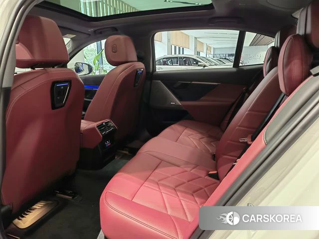 BMW 5 series 2024 Белый из Китая, фото 5