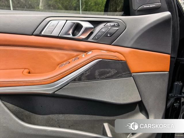 BMW X7 2021 Черный из Китая, фото 5
