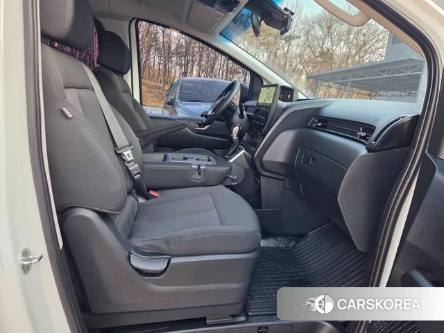 Hyundai Staria 2022 Белый из Кореи, фото 5