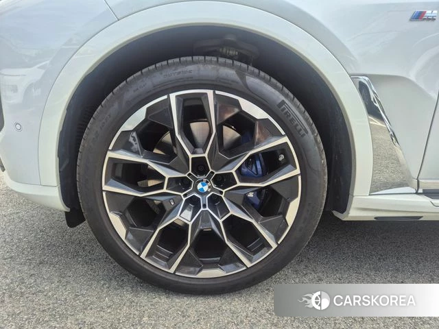 BMW X7 (G07) 2023 Жемчужный цвет из Кореи, фото 5