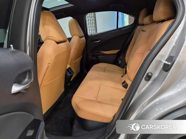 Lexus UX250h 2024 Серебристо-серый из Кореи, фото 5