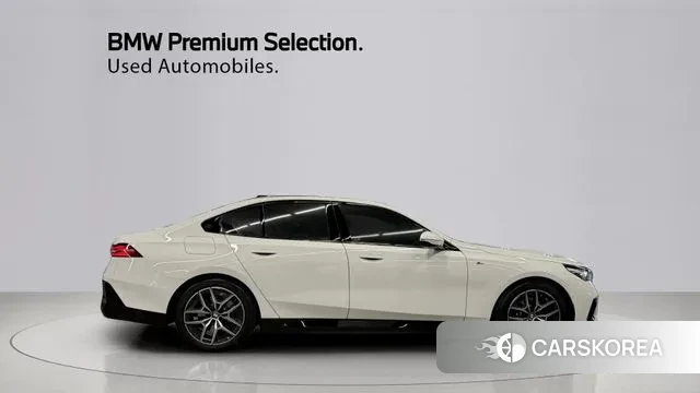 BMW 5 Series (G60) 2023 Белый из Кореи, фото 5