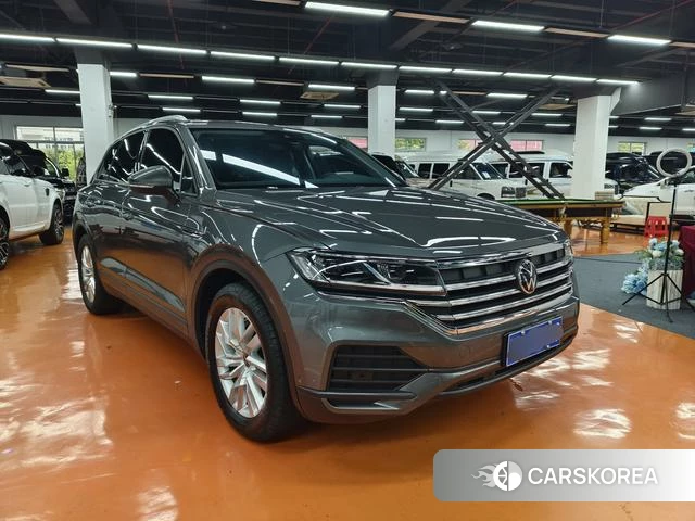 Volkswagen Touareg 2023 Темно-серый из Китая, фото 5