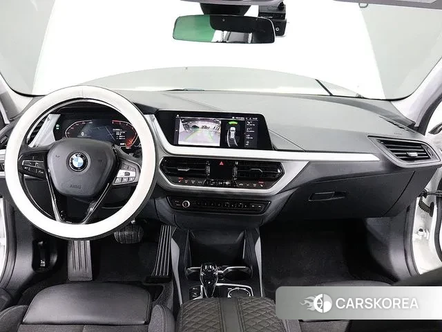 BMW 1 Series (F40) 2020 Жемчужный цвет из Кореи, фото 5