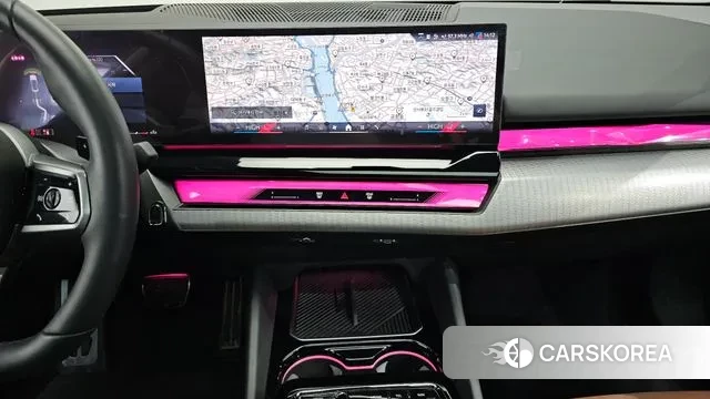 BMW 5 Series (G60) 2023 Белый из Кореи, фото 5