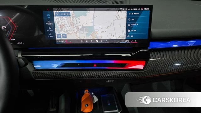 BMW M5 (G90) 2025 Черный из Кореи, фото 5
