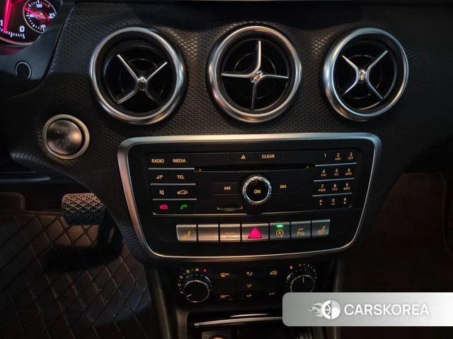 Mercedes-Benz A-Class W176 2018 Белый из Кореи, фото 5