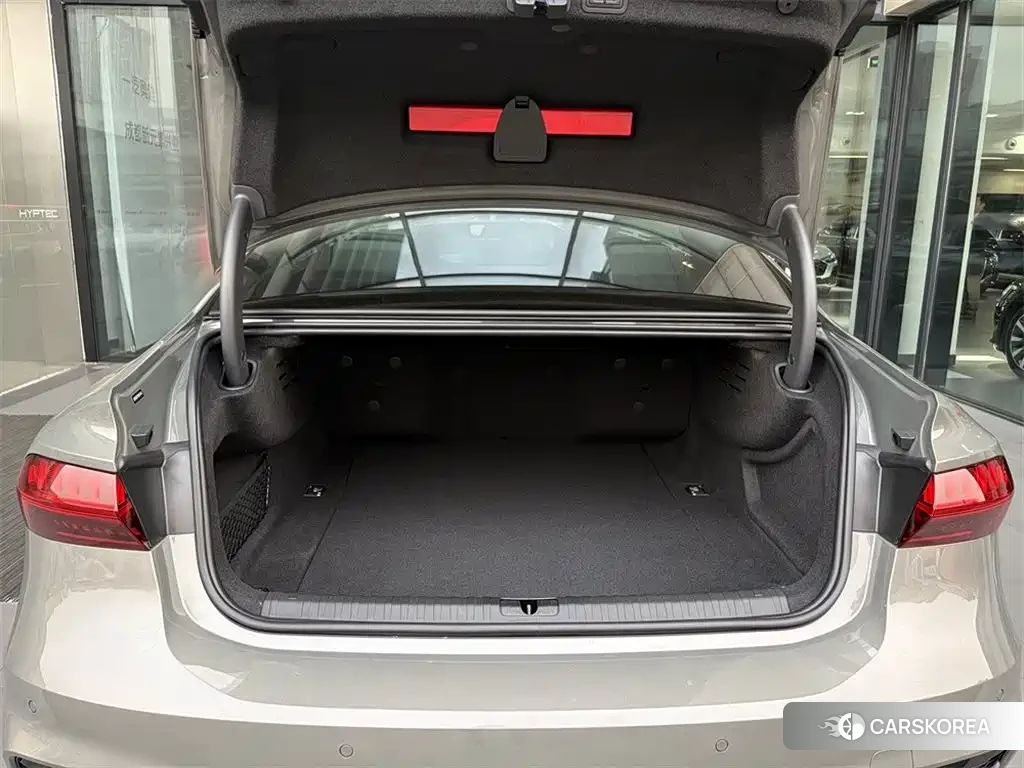 Audi A7L 2026 Champagne/brown из Китая, фото 5
