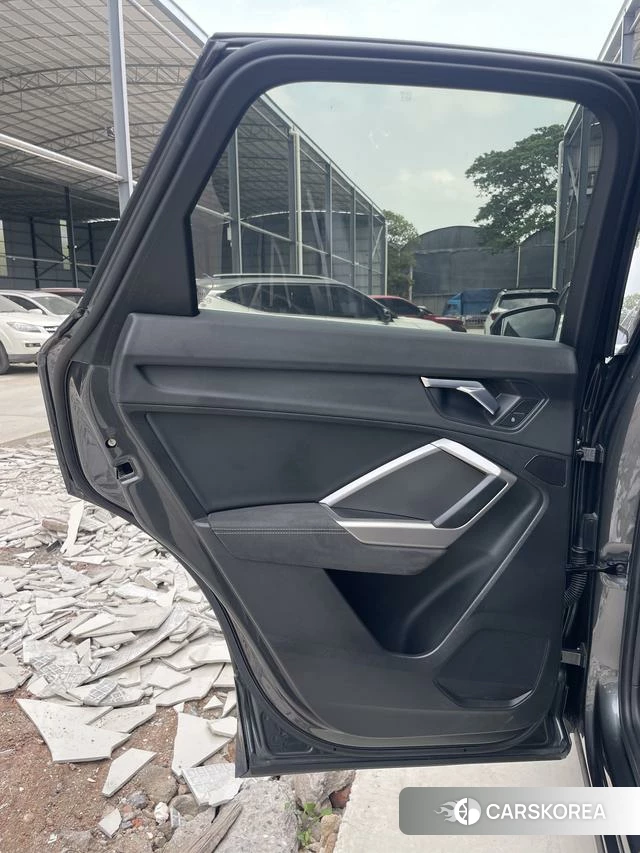 Audi Q3 2023 Темно-серый из Китая, фото 5