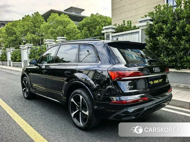 Audi Q7 2021 Черный из Китая, фото 5