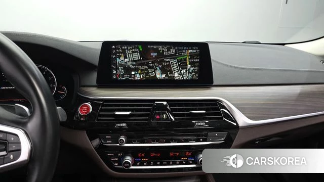 BMW 5 Series (G30) 2018 Белый из Кореи, фото 5