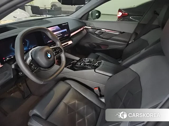 BMW 5 Series (G60) 2024 Белый из Кореи, фото 5