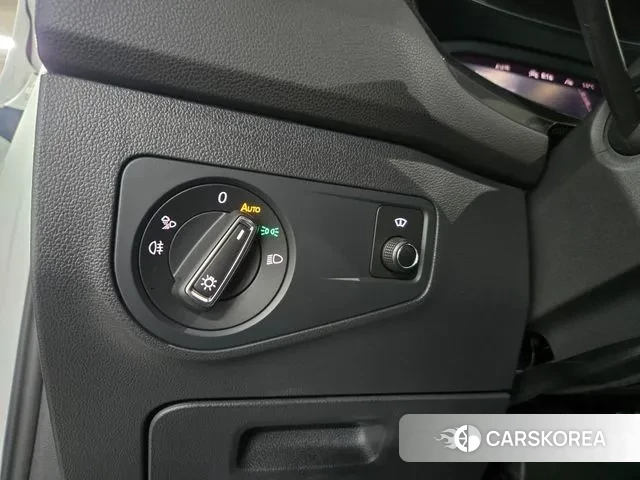 Volkswagen Tiguan Allspace 2022 Белый из Кореи, фото 5