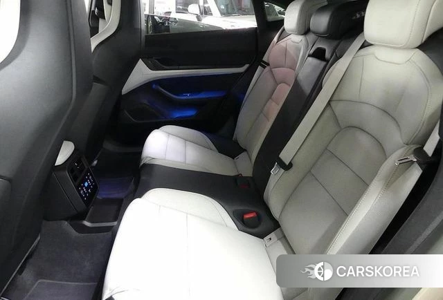 Porsche Taycan 2023 Жемчужный цвет из Кореи, фото 5