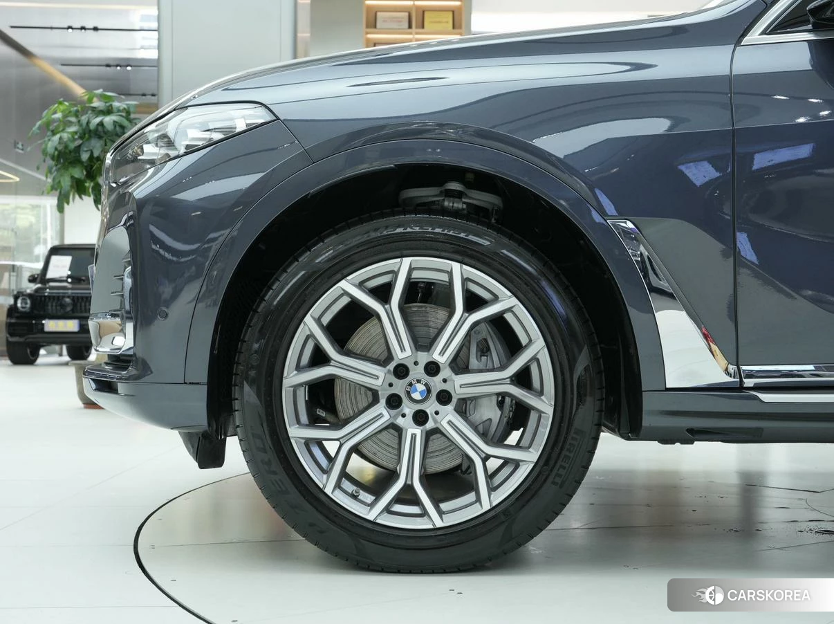 BMW X7 2021 Черный из Китая, фото 5