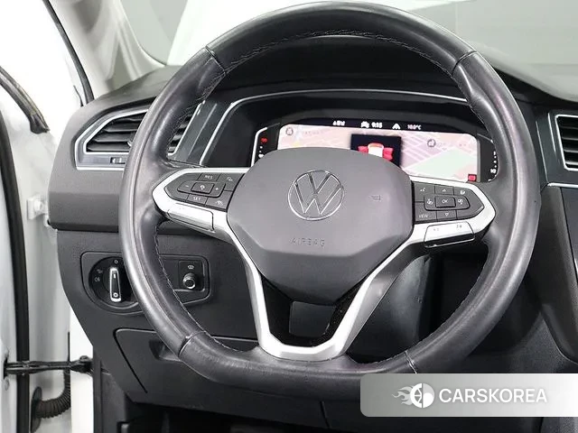 Volkswagen Tiguan Allspace 2022 Жемчужный цвет из Кореи, фото 5