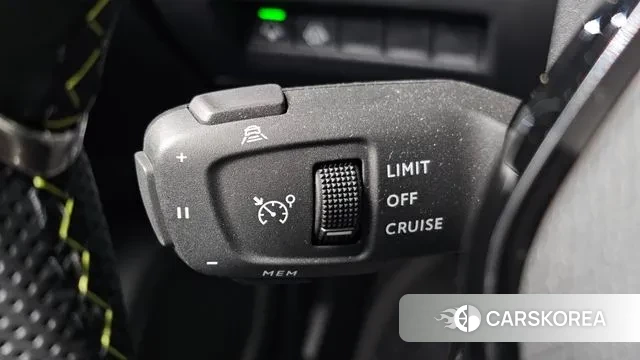 Peugeot e-2008 second generation 2023 Белый двухцветный из Кореи, фото 5