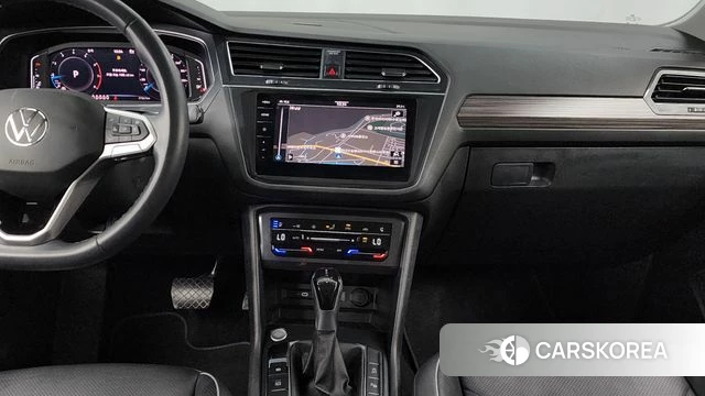 Volkswagen Tiguan Allspace 2023 Белый из Кореи, фото 5