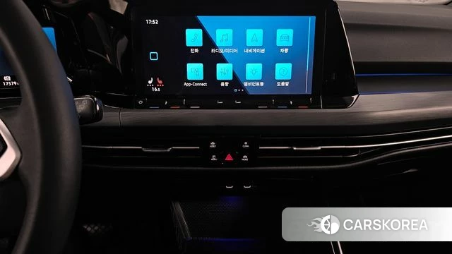Volkswagen Golf 8th Generation 2024 Белый из Кореи, фото 5