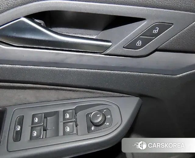 Volkswagen Golf 8th Generation 2024 Белый из Кореи, фото 5