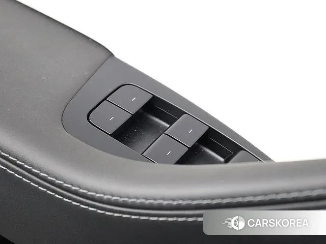 Tesla Model Y 2025 Серебристо-серый из Кореи, фото 5