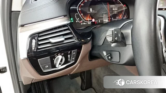 BMW 5 Series (G30) 2020 Белый из Кореи, фото 5