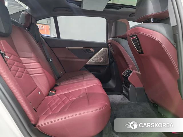 BMW 5 series 2025 Белый из Китая, фото 5