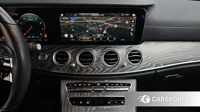 Mercedes-Benz E-Class W213 2022 Белый из Кореи, фото 5